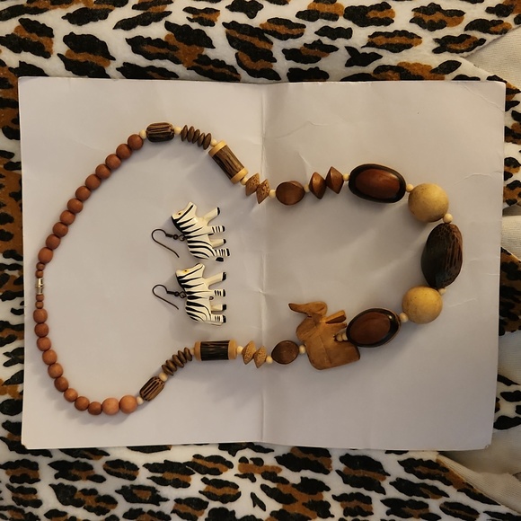 Pair of cave people costumes small/medium - Picture 3 of 4